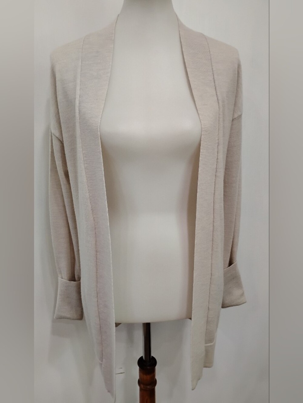R LABEL OYSTER WOOL CARDIGAN